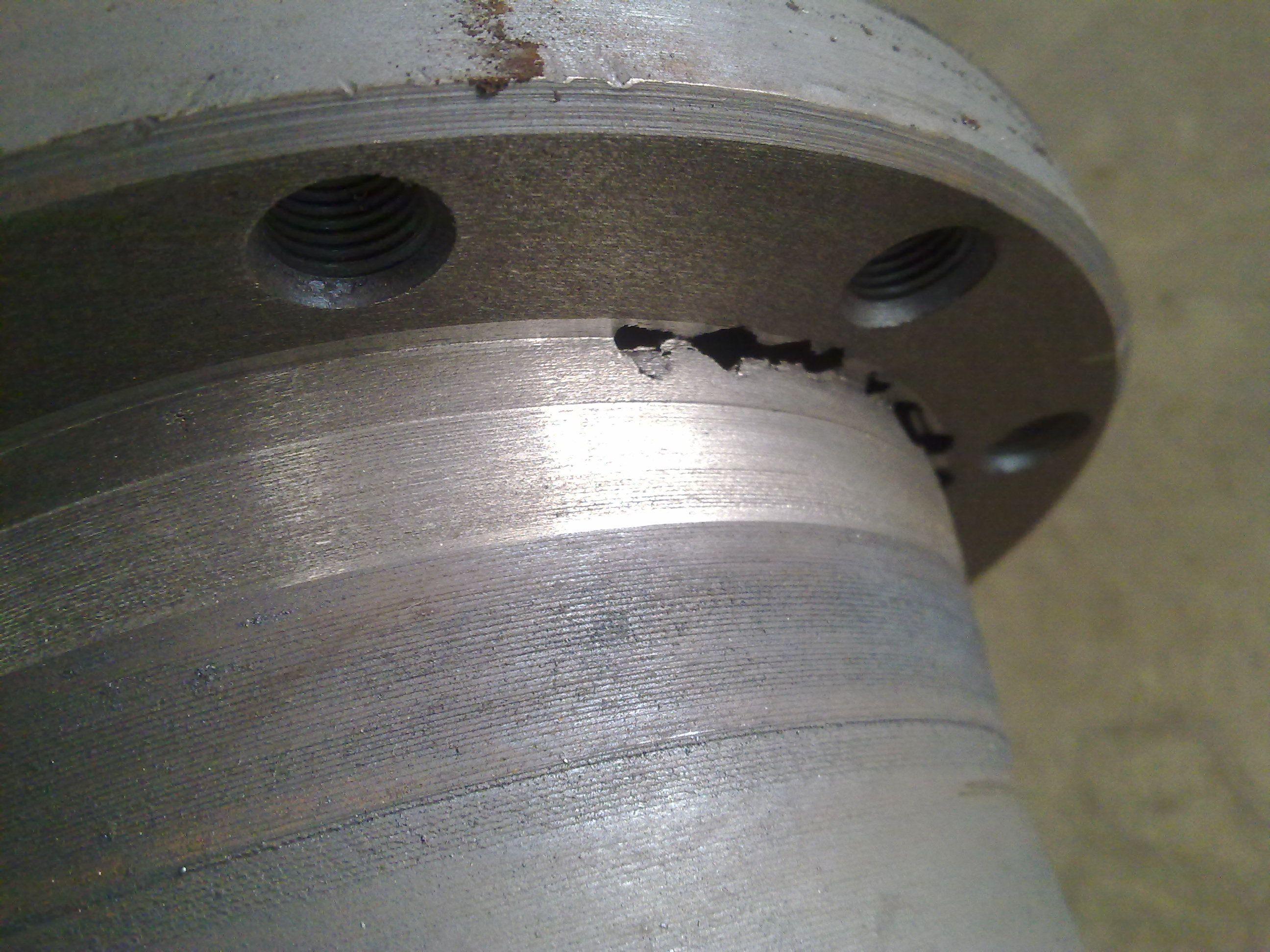 Hva er årsakene til sprekkdefekter i støpt stål?