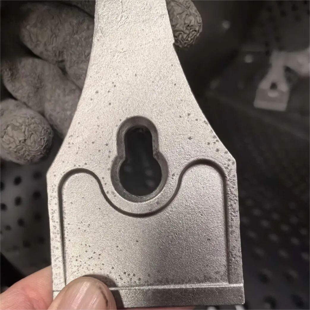 Produserer 410 rustfrie ståldeler med silikasol, veier 205 gram, med overflateoksidasjonsdefekter: årsaker og løsninger