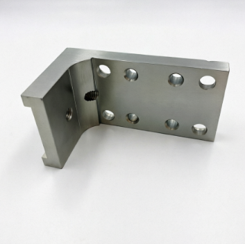 L-formet flerhulls metallkobling